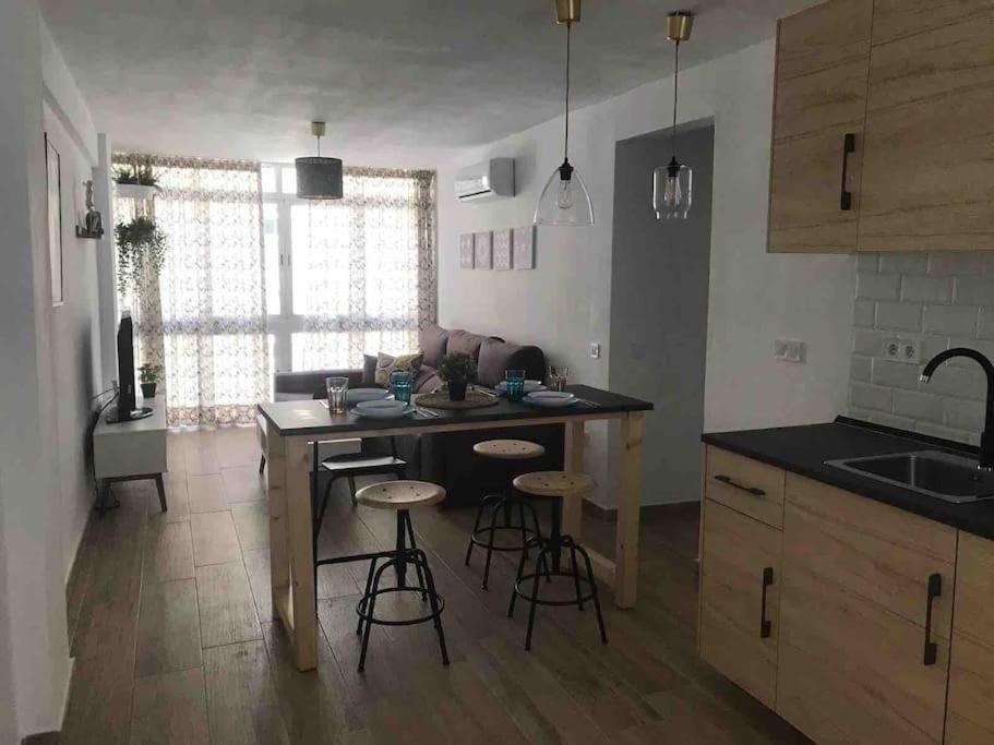 Ideal Apartamento En El Barrio De Las Delicias Málaga Eksteriør billede
