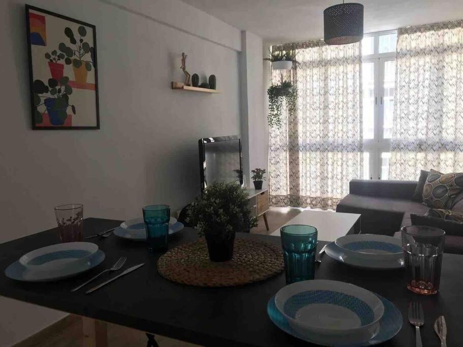 Ideal Apartamento En El Barrio De Las Delicias Málaga Eksteriør billede