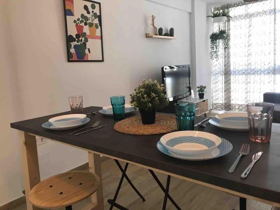 Ideal Apartamento En El Barrio De Las Delicias Málaga Eksteriør billede